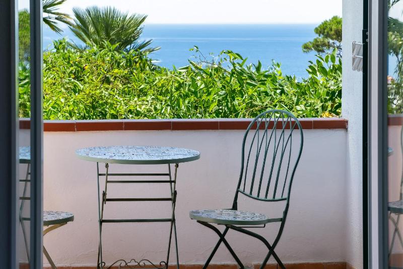 Double or Twin Room with Sea View image 1