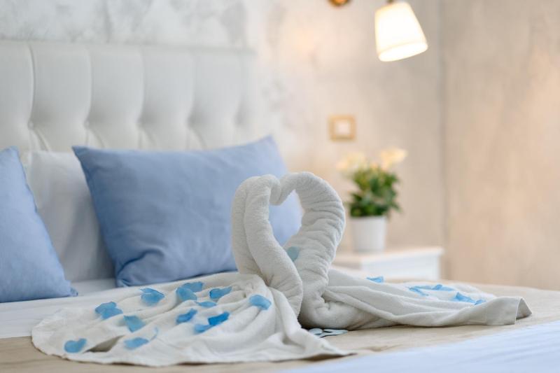 Double Room with Balcony image 3