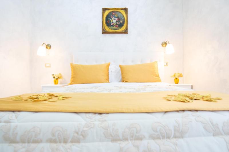 Double Room with Balcony image 3