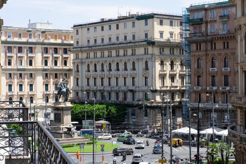 Large Double Room image 1