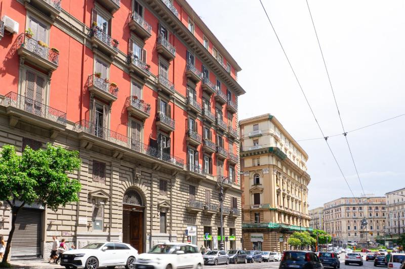 Large Double Room image 3