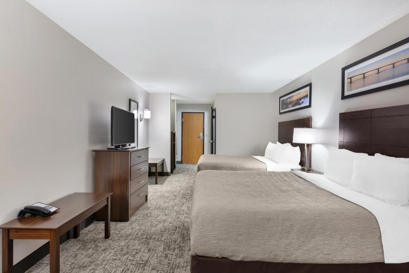 Queen Room with Two Queen Beds - Non-Smoking image 4