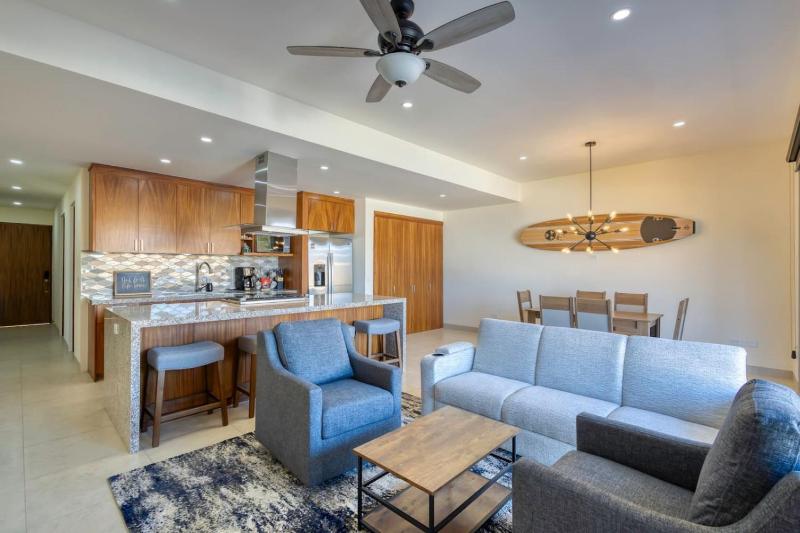 New 3 BD Condo with Pool and Gym - image 12