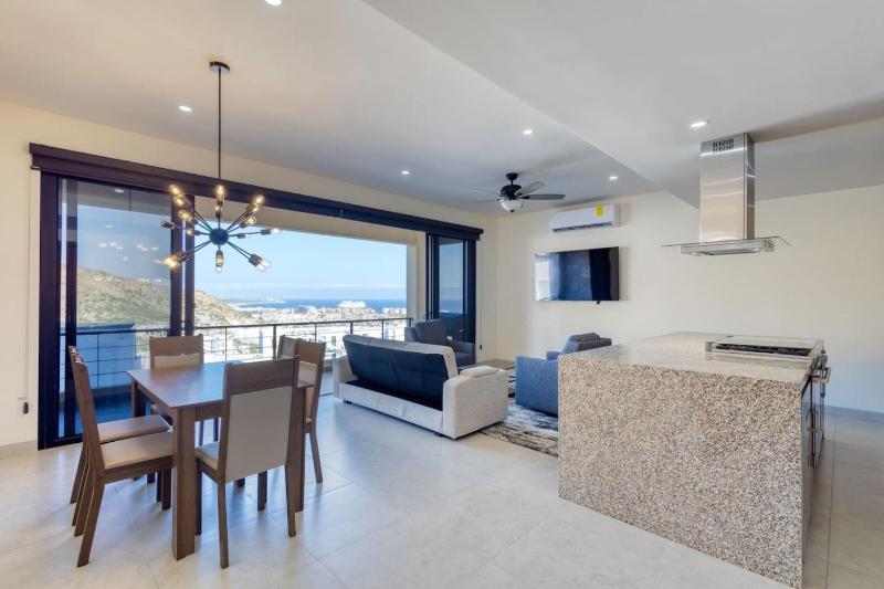 New 3 BD Condo with Pool and Gym - image 7