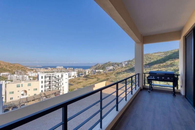 New 3 BD Condo with Pool and Gym - image 16