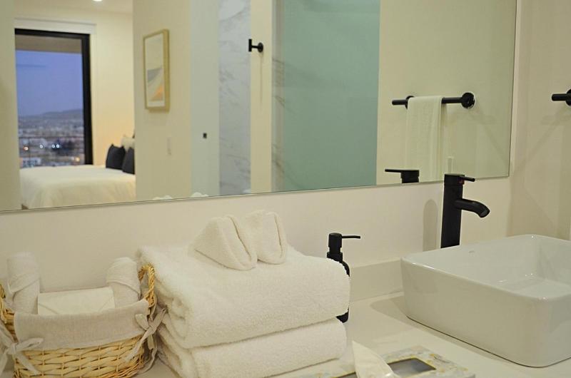 Luxury 2 Bed heart of Cabo OView Pedregal 802 - image 8