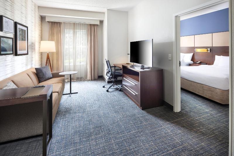 One-Bedroom Suite image 3