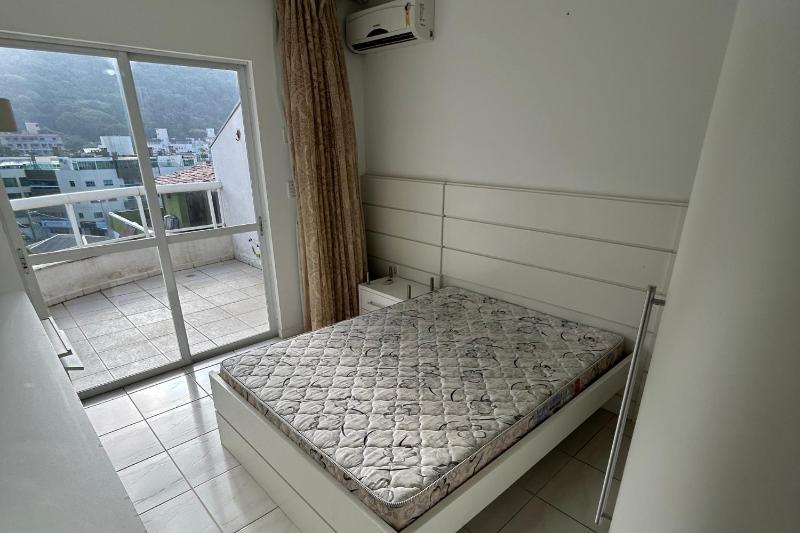 Cobertura com piscina e vista mar - image 8