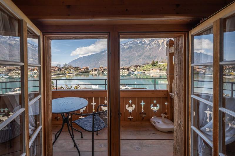 Deluxe Double Room with Lake View image 4