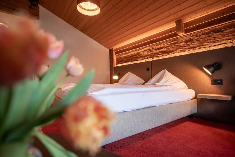 Deluxe Double Room with Lake View image 3