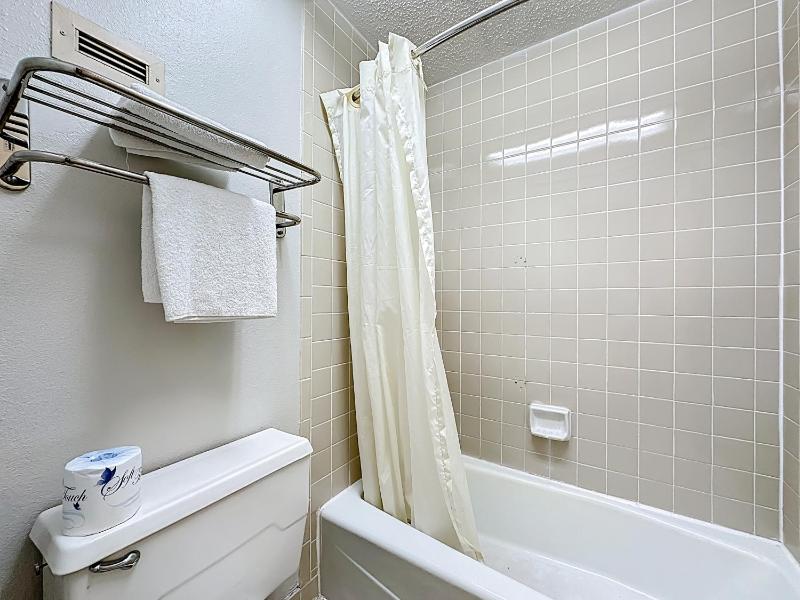 Standard Room with Two Double Beds - Interior Hall/Non-Smoking image 3