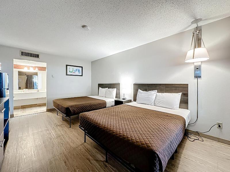 Standard Room with Two Double Beds - Interior Hall/Non-Smoking image 3