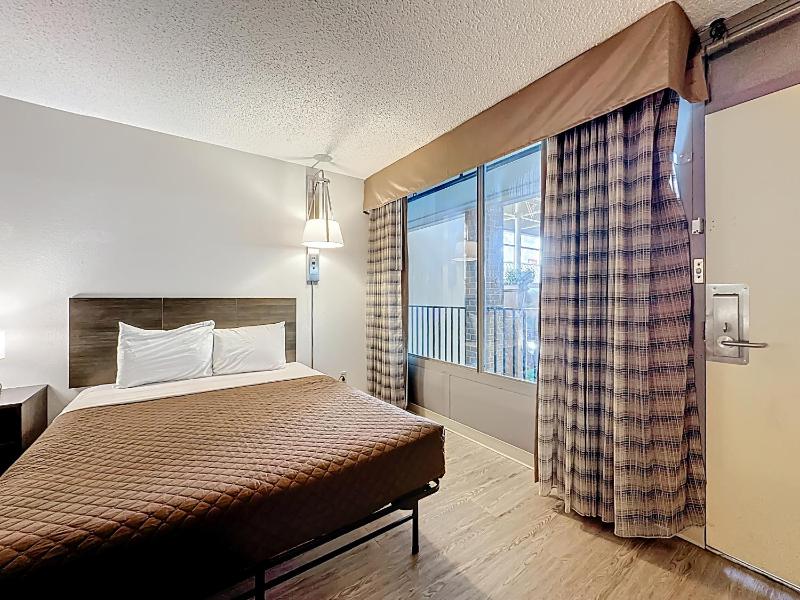Standard Room with Two Double Beds - Interior Hall/Non-Smoking image 2