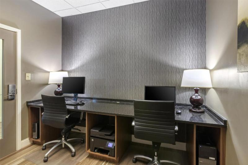 Best Western Charleston Inn - image 3