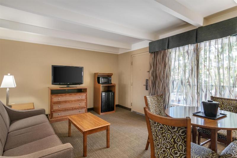 Best Western Charleston Inn - image 10