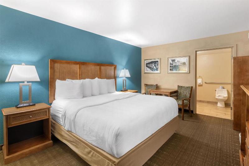 Best Western Charleston Inn - image 37