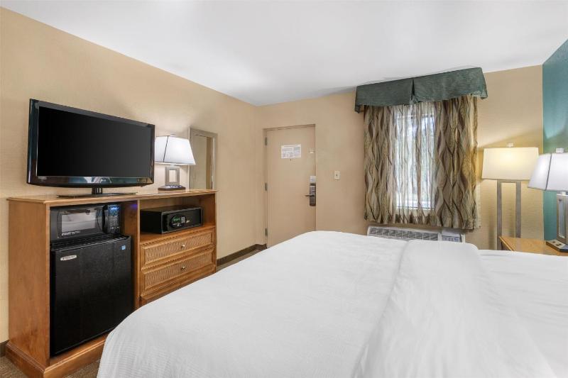 Best Western Charleston Inn - image 41