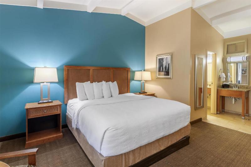 Best Western Charleston Inn - image 28