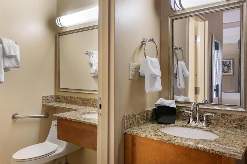 Best Western Charleston Inn - image 6