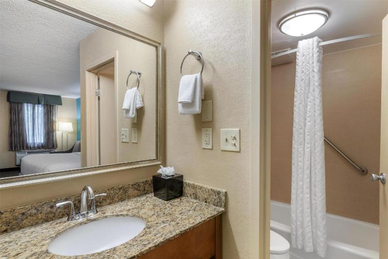 Best Western Charleston Inn - image 7