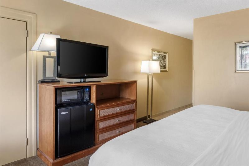Best Western Charleston Inn - image 36