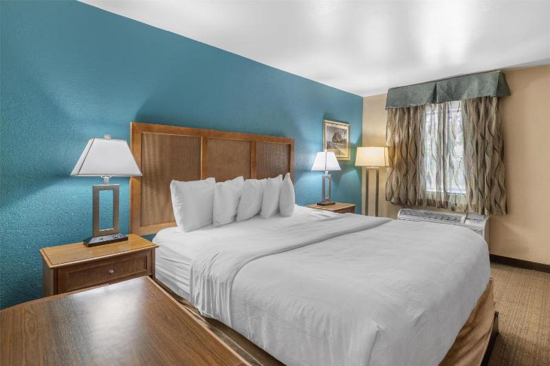 Best Western Charleston Inn - image 35