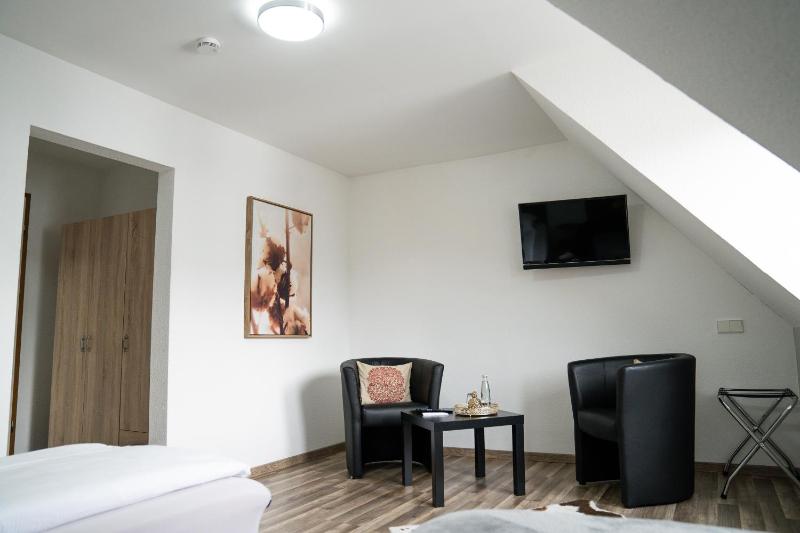 Twin Room image 2