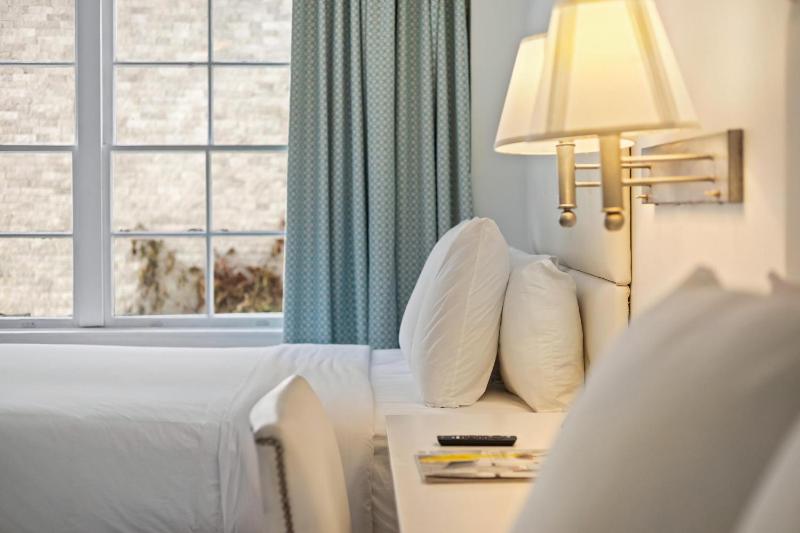 Deluxe Double Room with Two Double Beds image 3