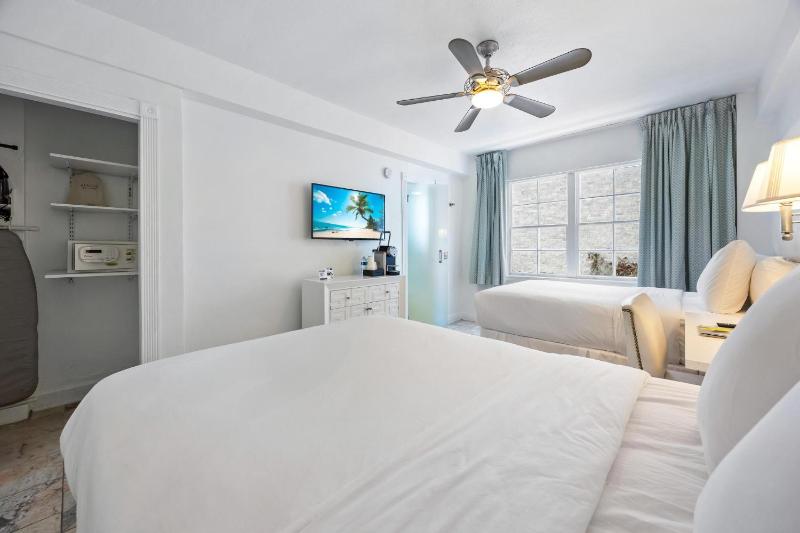 Deluxe Double Room with Two Double Beds image 2