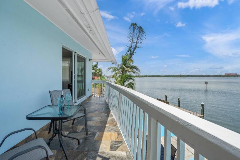 Coastal Breeze Siesta – Entire 4-Unit Complex with Dock - image 11