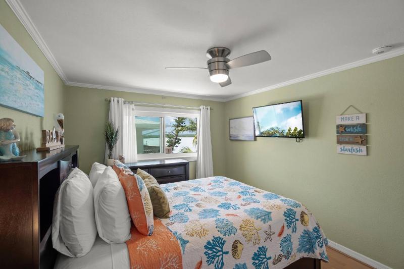 Coastal Breeze Siesta – Entire 4-Unit Complex with Dock - image 44