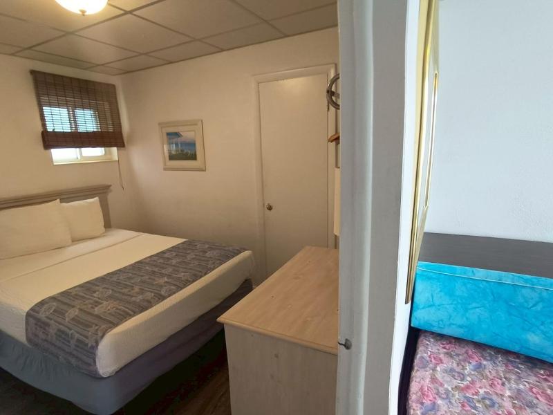 Standard Double Room image 3