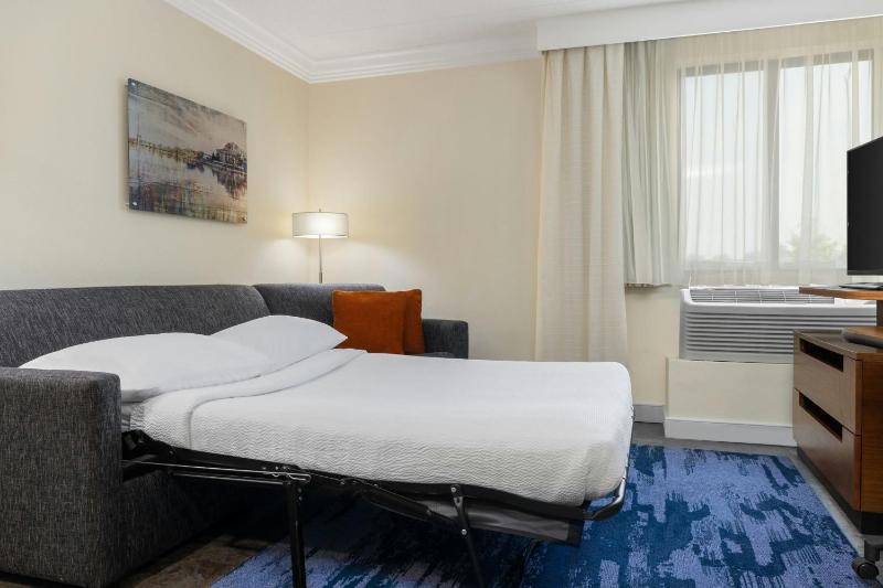 King Suite with Sofa Bed image 3