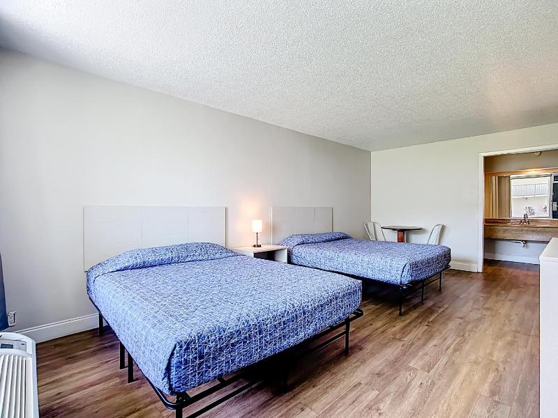 Double Room with Two Double Beds - Non-Smoking image 2