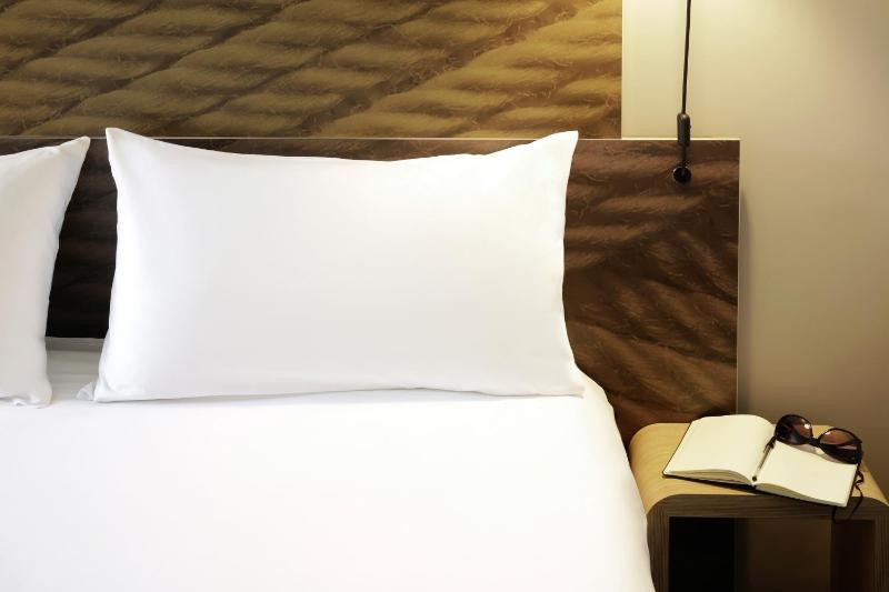 Suite with One Double-Size Sweet Bed. image 4