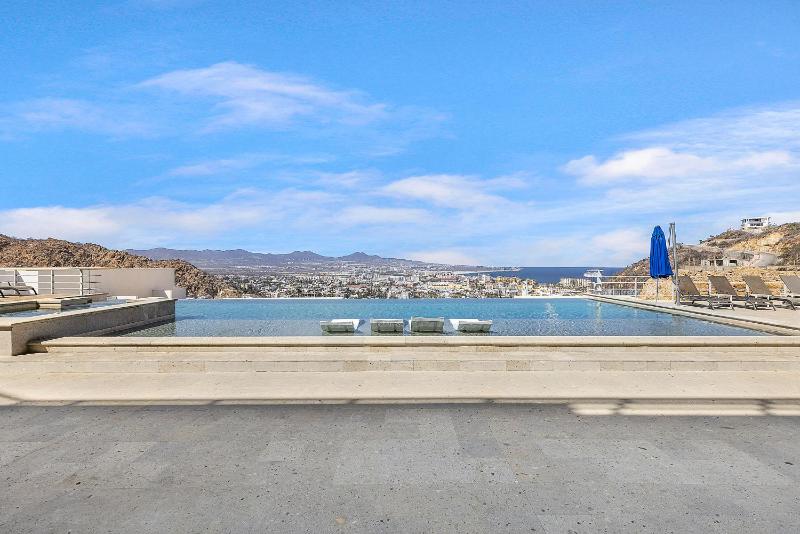 Cascadas Luxury Condo in Pedregal with Jacuzzi - image 7
