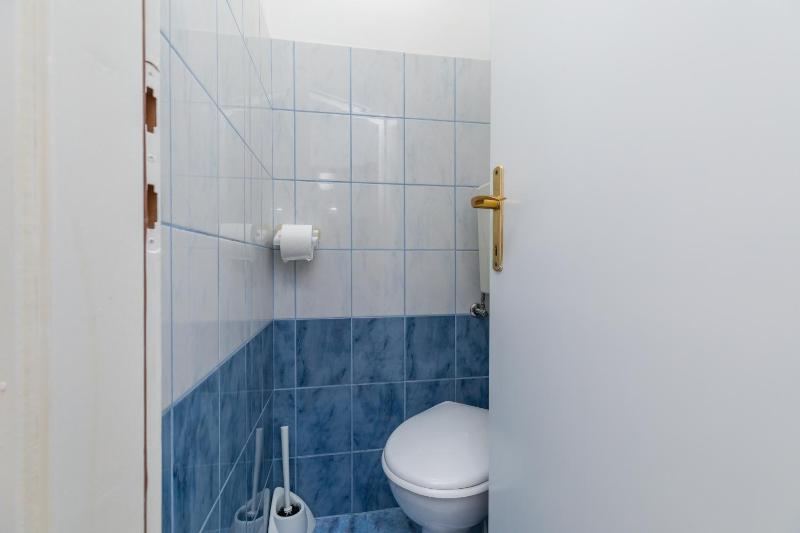 Apartments with parking space Omis - 5988 - image 7