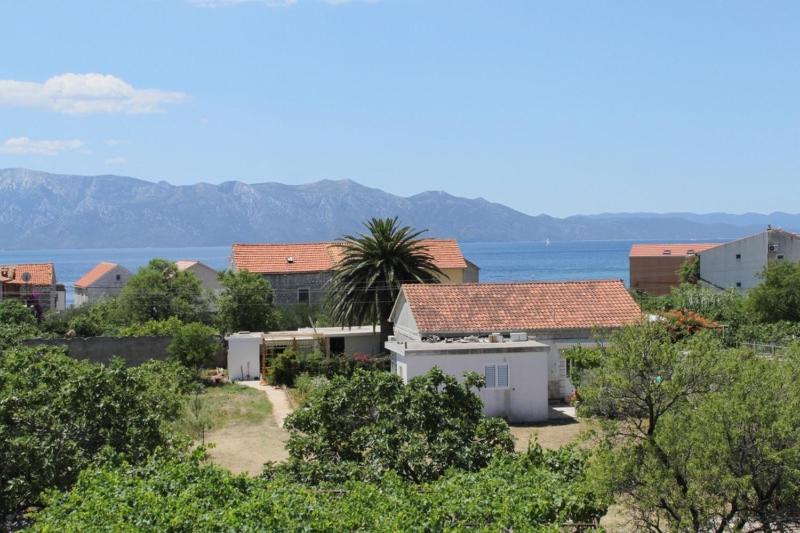 One-Bedroom Apartment with Terrace and Sea View image 2
