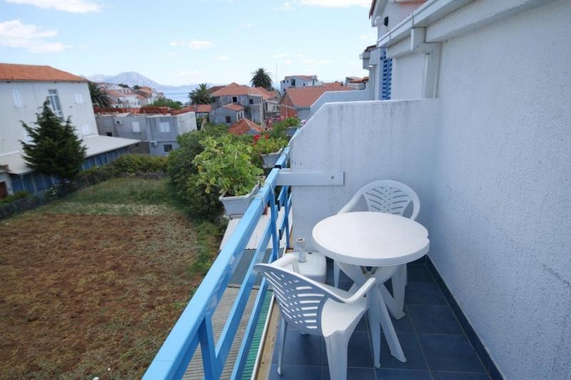 One-Bedroom Apartment with Balcony and Sea View image 2