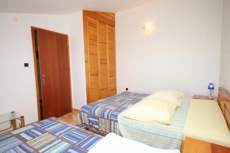 One-Bedroom Apartment with Balcony and Sea View image 3