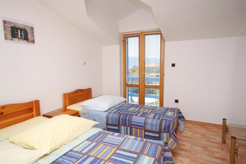 One-Bedroom Apartment with Balcony and Sea View image 4