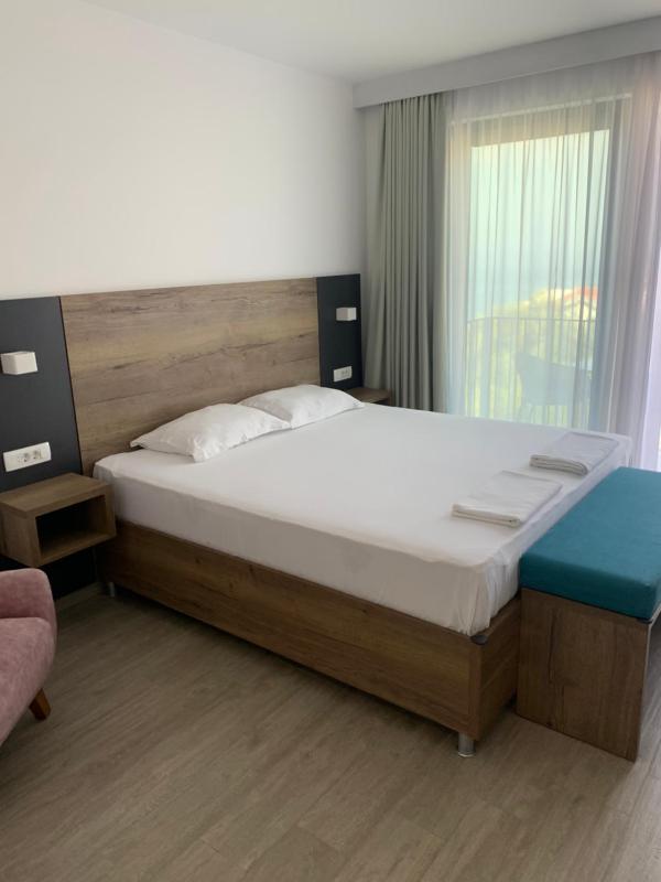 Deluxe Double Room with Balcony and Sea View image 1