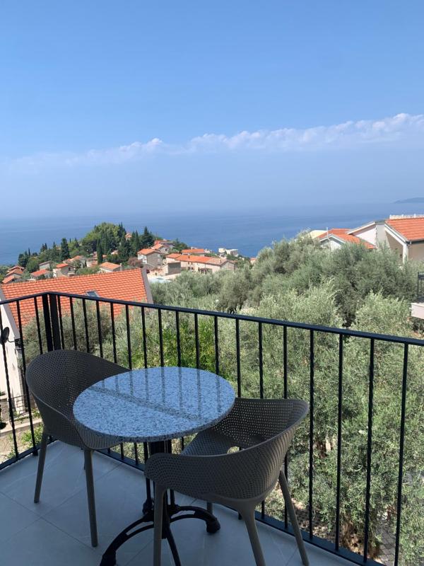Deluxe Double Room with Balcony and Sea View image 4
