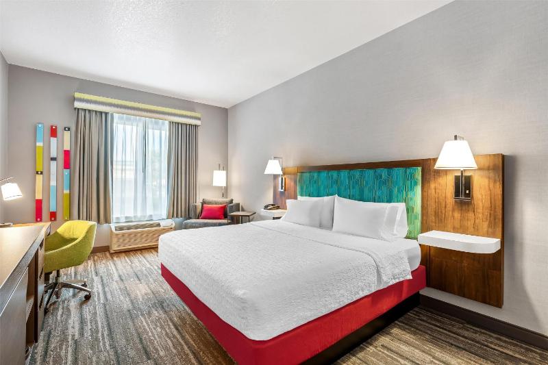 Deluxe King Room - Non-Smoking image 4