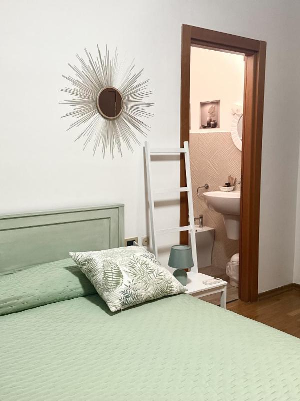 Double Room image 3