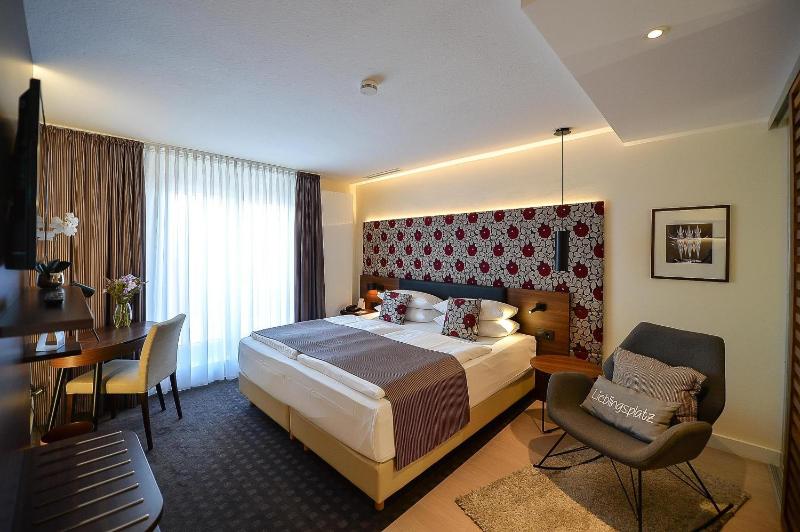 King Suite with Balcony image 1