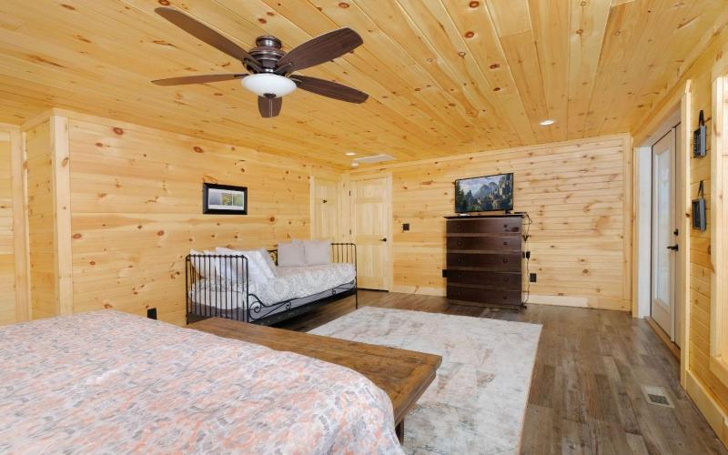 Breathtaking mountain views! June discounts available! - Birdhouse - - image 33