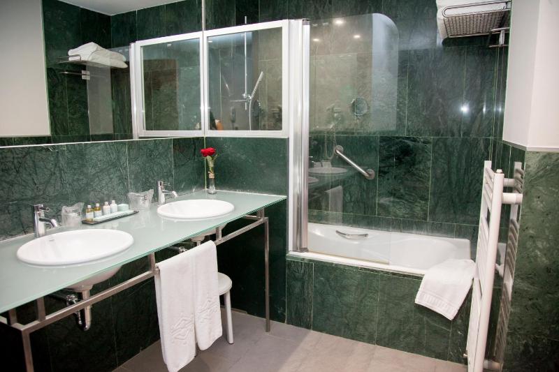 Standard Double Room (3 Adults) image 4