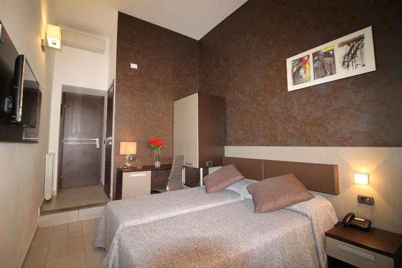 Double or Twin Room image 4