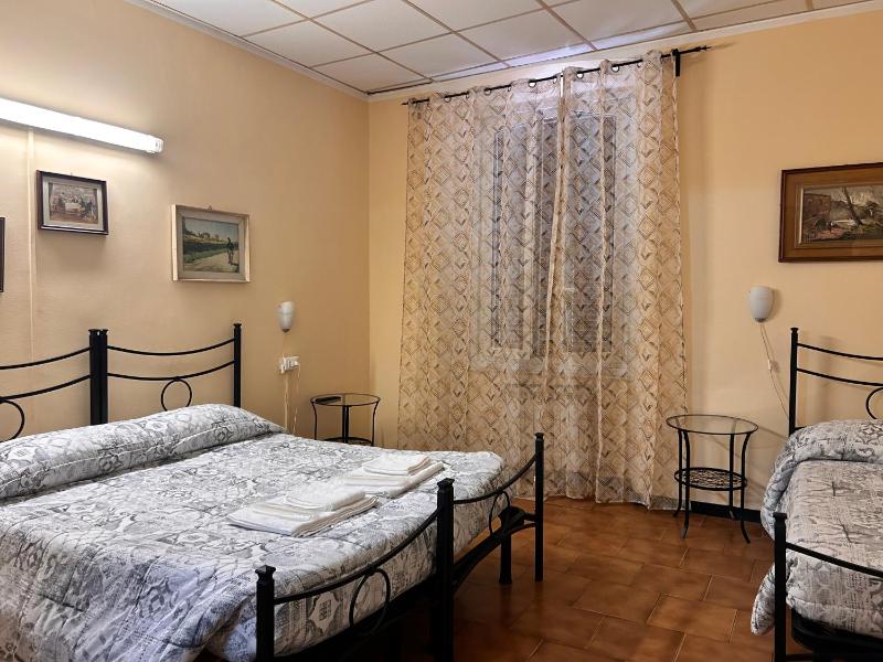 Triple Room image 4